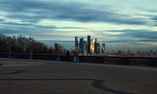 Смотровая площадка на Воробьёвых горах в Москве