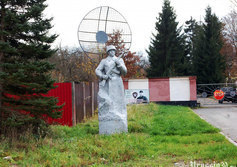 Памятник курсанту-связисту
