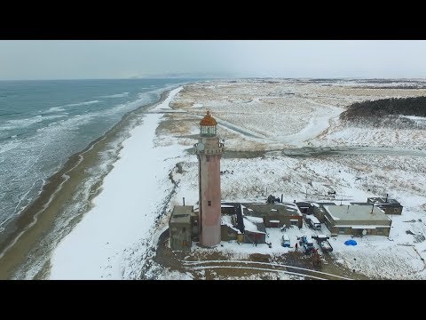 Действующий маяк на мысе Слепиковского западное побережье Татарского пролива на Сахалине.