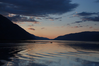 Small              2011 777