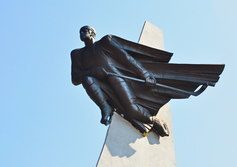 Памятник Виктору Блинову и КСК в его честь в Омске