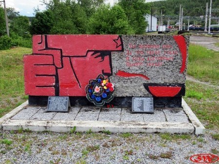 Памятник учителям и выпускникам, погибшим на войне