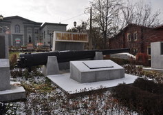 Памятник русскому оружию в Холмске на Сахалине