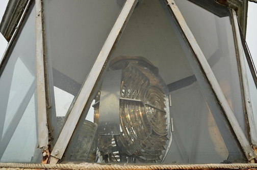 Маяк Кенуси мисаки на мысе Лопатина, западное побережье острова Сахалин