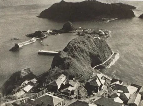 Маяк Кайба То на острове Монерон в Татарском проливе Сахалинской области