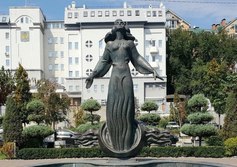 Памятник ростовчанке