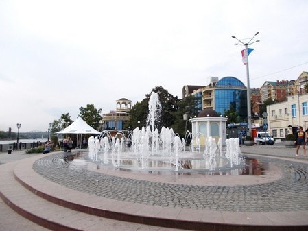 Светомузыкальный фонтан «Петровский»