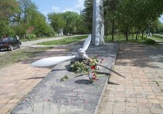 Памятник летчикам 248-го истребительного авиаполка