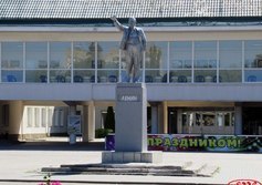 Памятник Ленину на площади Ленина в Азове