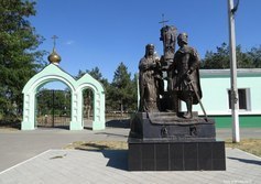Памятник святым Петру и Февронии в Пешково