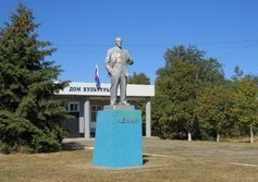 Памятник В.И. Ленину в селе Займо-Обрыв