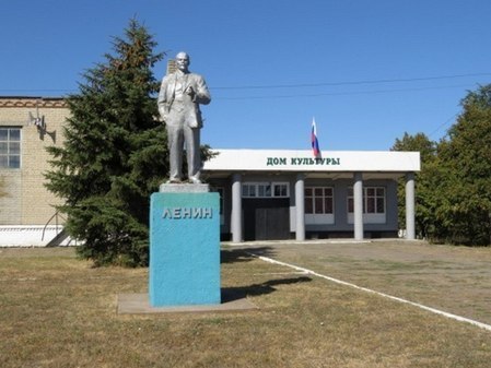 Памятник В.И. Ленину в селе Займо-Обрыв