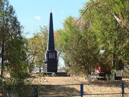Стела памяти воинов-односельчан в селе Стефанидинодар