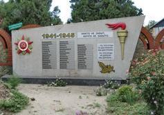 Памятник героям войны у Ейского морского порта