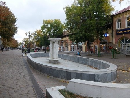 Фонтан с Кариатидами