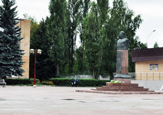 Бюст В.И. Чуйкова (у Дома Культуры)