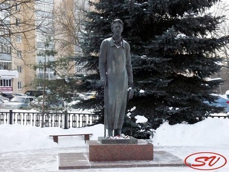 Памятник А.П. Чехову (у музея писем)