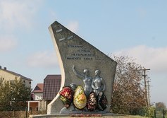 Памятник летчицам 46 гвардейского авиаполка в посёлке Пересыпь