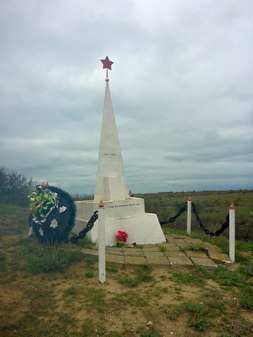 Памятник десантникам в Урочище Большой Вал