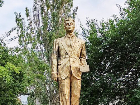 Памятник П.Л. Войкову