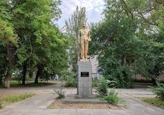 Памятник П.Л. Войкову