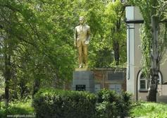 Памятник П.Л. Войкову