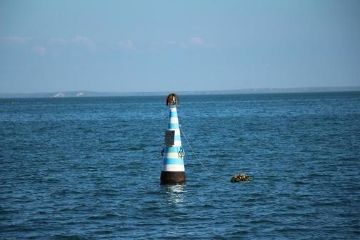 Мемориальный буй в честь героических десантников