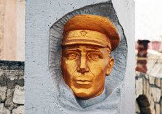 Памятный знак (указатель улицы) Н.М. Челову