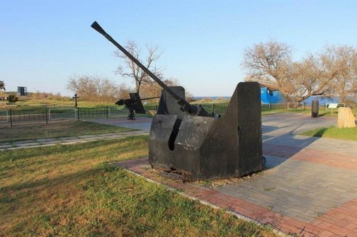 Выставка военного вооружения в Эльтигене (Крым)