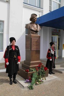 Памятник Татьяне Костыриной в Лосево