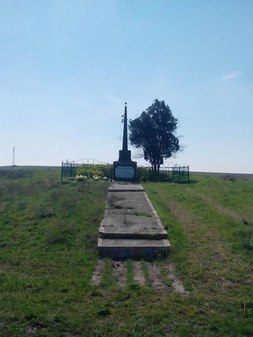 Памятник воинам-односельчанам в Марфовке