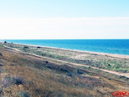 Дикий пляж у Арабатской крепости