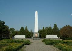Памятник в честь воинов-односельчан в Ленино