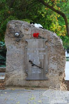 Памятник ликвидаторам аварии на ЧАЭС в Щёлкино