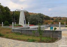 Братское захоронение советских воинов в Щёлкино