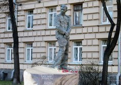 Памятник А.И. Маринеско в Санкт-Петербурге