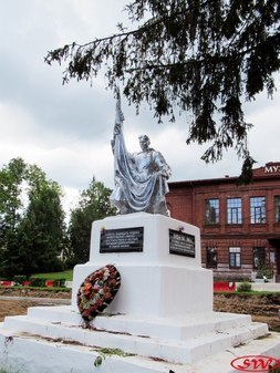 Памятник героям-фронтовикам, жителям Валдая