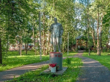 Памятник В.И. Ленину в Валдае