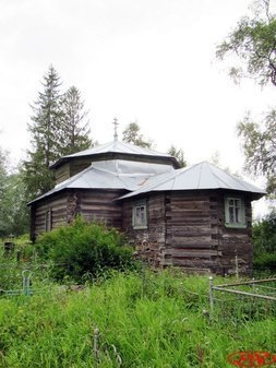 Деревянная кладбищенская Спасо-Преображенская церковь в Куженкино
