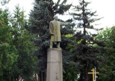 Памятник В.И. Ленину на месте колокольни Казанского собора в Вышнем Волочке