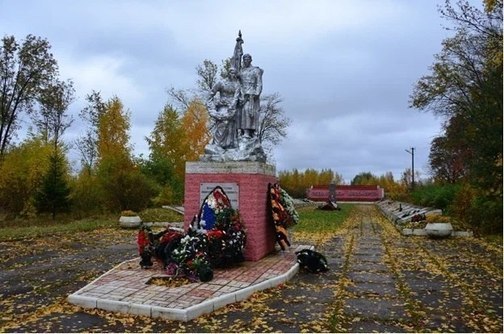Воинский мемориал на Братском кладбище в Вышнем Волочке