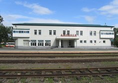 Вокзал и ж.д. станция в Долинске на Сахалине