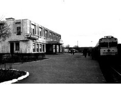 Вокзал и ж.д. станция в Долинске на Сахалине