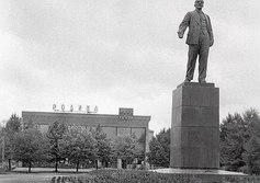 Памятник В.И. Ленину на площади Мира в Мытищах