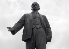 Памятник В.И. Ленину на площади Мира в Мытищах