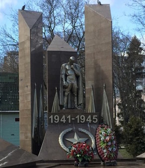 Памятник Воину Освободителю в мкр. Пироговский