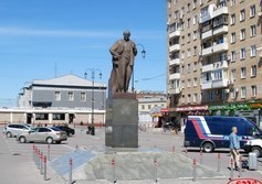 Памятник В. И. Ленину у Ярославского вокзала в Москве