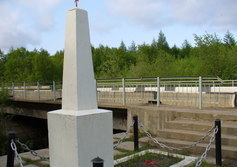 Братская могила советских воинов. Расположена в 8,3 км на север от села Победино.