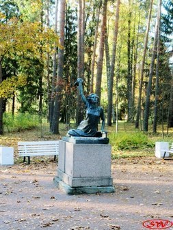 Памятник подвигу Раймонды Дьен в Зеленогорске