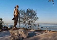 Памятник реальной жене пограничника - Катюше во Владивостоке